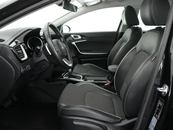 Kia cee'd (2024) — foto 3 van 22