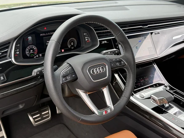 AUDI Q8 PHEV (2023) — foto 2 van 20