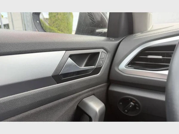 Volkswagen T-Roc (2024) — foto 14 van 21