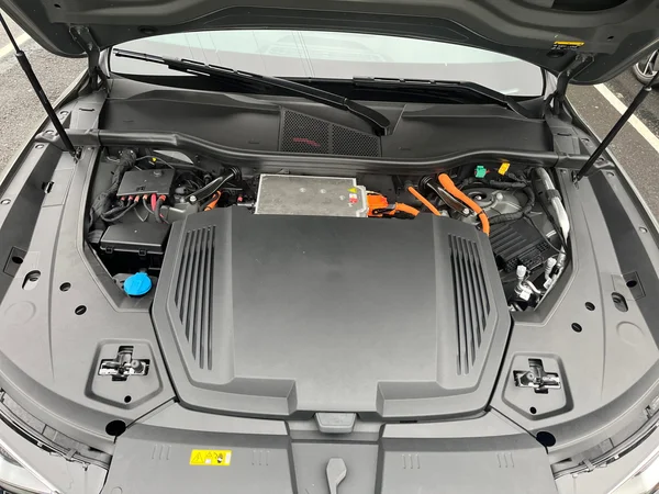 AUDI Q8 e-tron Sportback (2025) — foto 6 van 24