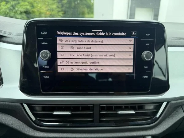 VOLKSWAGEN T-Roc (2023) — foto 17 van 25