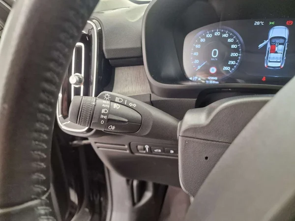 Volvo XC40 (2021) — foto 2 van 17