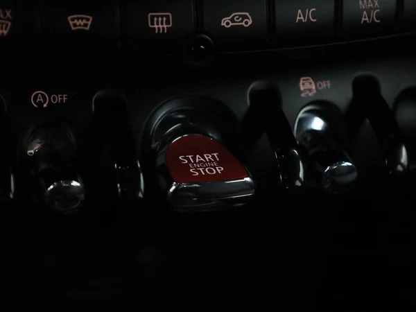 MINI One (2022) — foto 10 van 37
