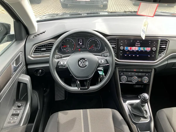 VOLKSWAGEN T-Roc (2020) — foto 12 van 25