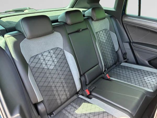 VOLKSWAGEN Tiguan (2022) — foto 10 van 24