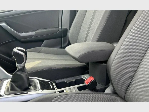 Volkswagen T-Roc (2022) — foto 14 van 29