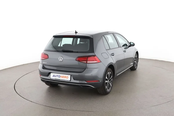 Volkswagen Golf (2019) — foto 12 van 16