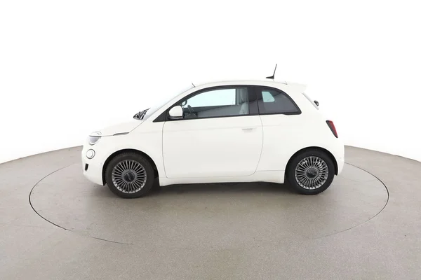 Fiat 500e (2021) — foto 9 van 16