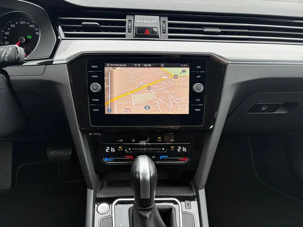 VOLKSWAGEN Passat Variant (2021) — foto 4 van 24
