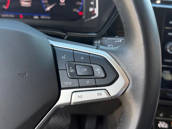VOLKSWAGEN Touran (2025) — foto 8 van 24