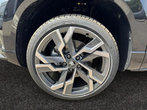 SKODA Karoq (2026) — foto 8 van 21