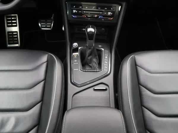 VOLKSWAGEN Tiguan Dsl (2021) — foto 14 van 33