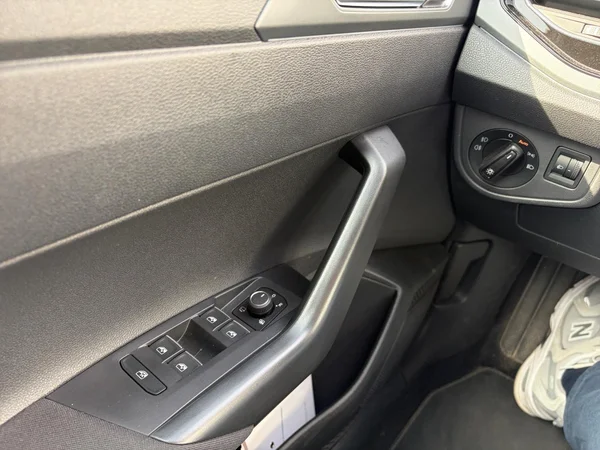 VOLKSWAGEN Taigo (2025) — foto 6 van 16