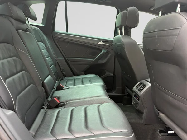 VOLKSWAGEN Tiguan (2023) — foto 11 van 24