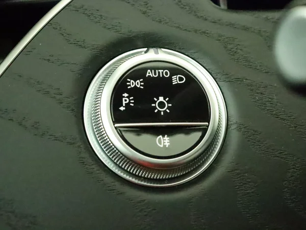 MERCEDES E 220 (2024) — foto 19 van 30