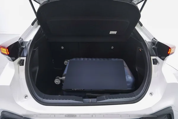 Toyota C-HR Hybrid (HEV) (2024) — foto 8 van 44
