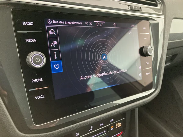 VOLKSWAGEN Tiguan (2021) — foto 22 van 36