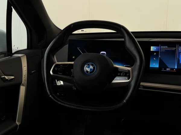 BMW iX (2022) — foto 14 van 32