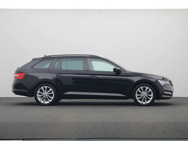 SKODA Superb Combi (2024) — foto 6 van 23