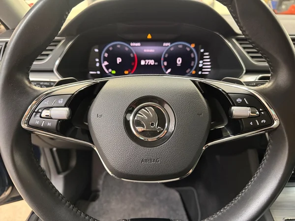 Skoda Superb (2022) — foto 7 van 30