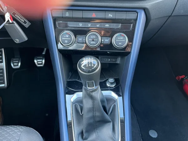 VOLKSWAGEN T-Roc (2021) — foto 3 van 20