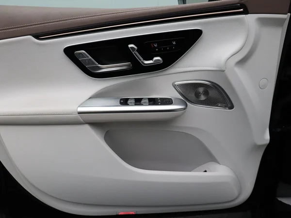 Mercedes-Benz EQE (2024) — foto 4 van 35