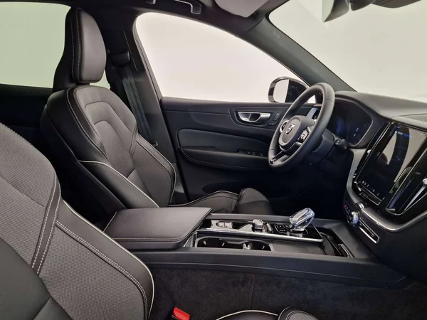 Volvo XC60 (2024) — foto 13 van 16
