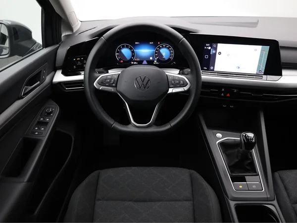 VOLKSWAGEN Golf VIII SW (2024) — foto 4 van 19