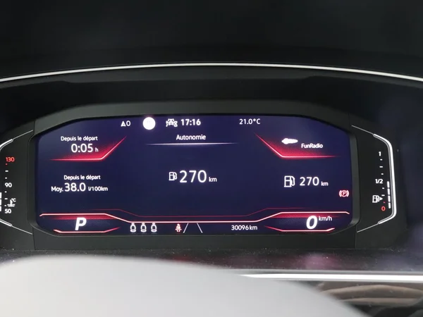 VOLKSWAGEN Tiguan (2021) — foto 10 van 21