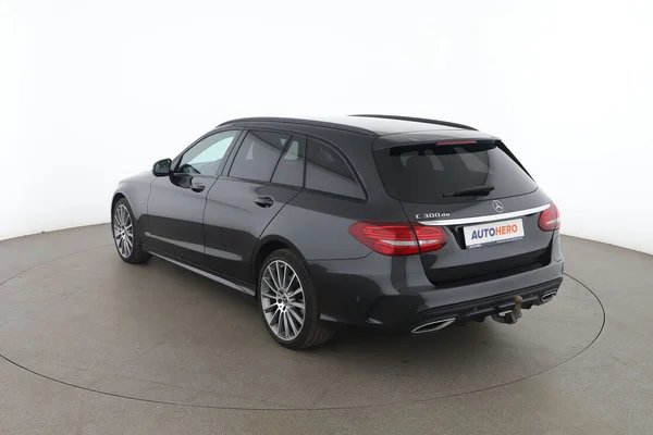 Mercedes-Benz C-Klasse (2020) — foto 10 van 16