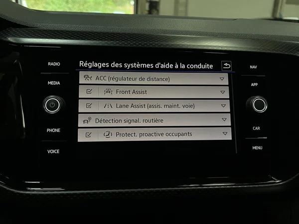 VOLKSWAGEN T-Cross (2023) — foto 6 van 17