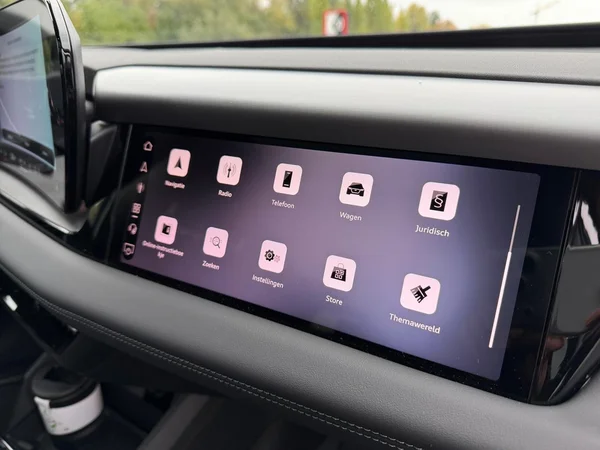 AUDI Q6 e-tron (2026) — foto 15 van 24