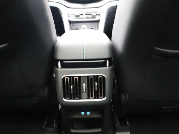 BYD SEAL U (2025) — foto 11 van 33