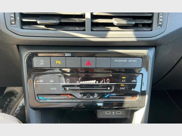 Volkswagen T-Cross (2023) — foto 11 van 23