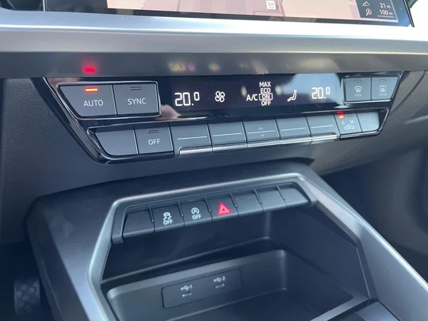 AUDI A3 Sportback (2024) — foto 8 van 22