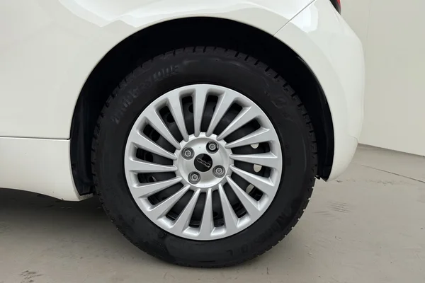 Fiat E-500 (2023) — foto 14 van 17