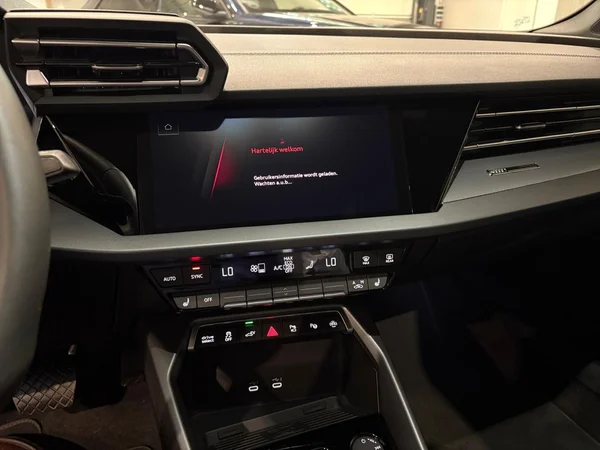 AUDI A3 Sportback PHEV (2025) — foto 15 van 16