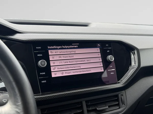VOLKSWAGEN T-Cross (2023) — foto 10 van 21