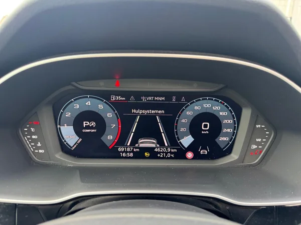 AUDI Q3 Sportback (2023) — foto 6 van 24