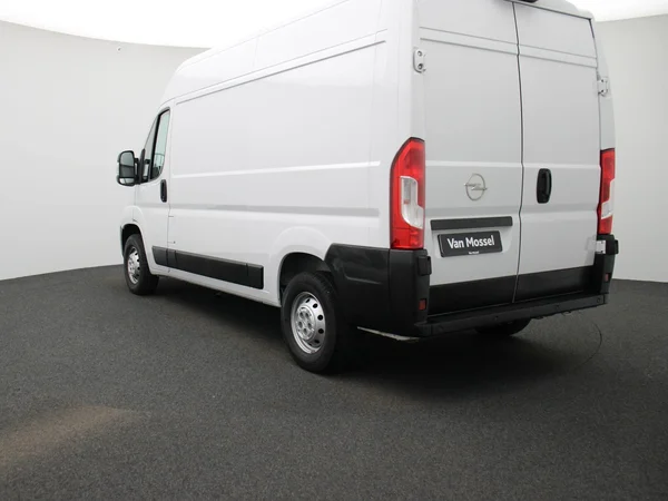 Opel Movano (2023) — foto 12 van 38