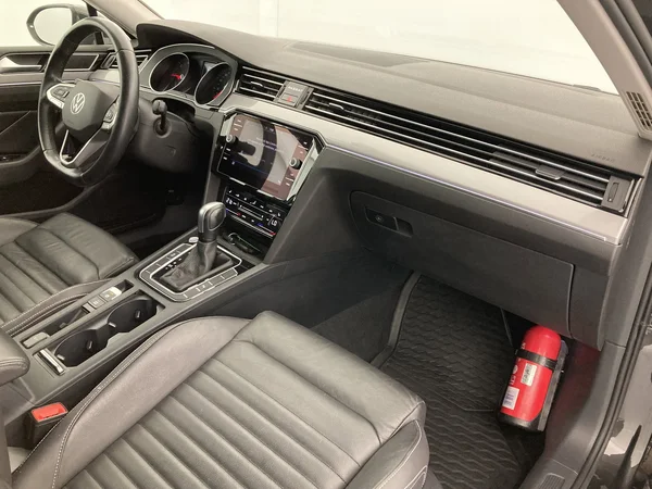 VOLKSWAGEN Passat Variant (2024) — foto 7 van 36