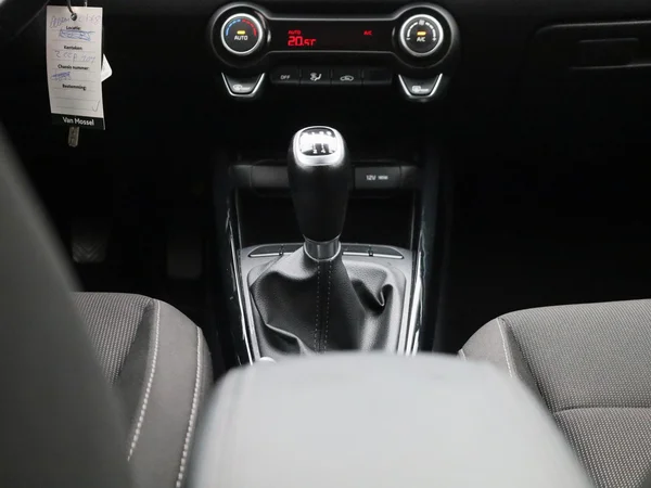 Kia Rio (2023) — foto 4 van 35