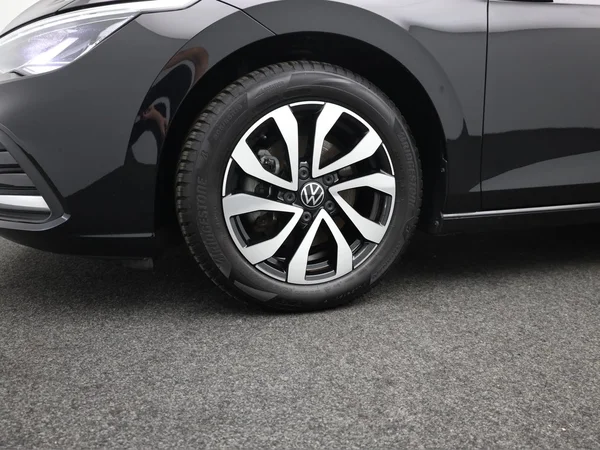 VOLKSWAGEN Golf VIII (2023) — foto 3 van 19