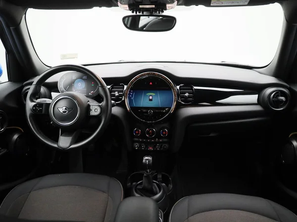 MINI One (2022) — foto 26 van 37