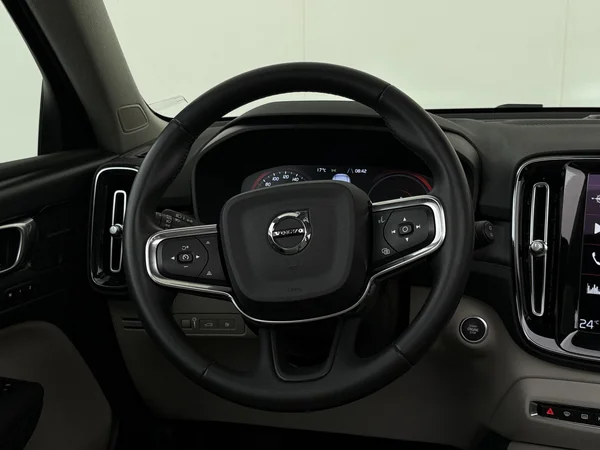 VOLVO XC40 (2022) — foto 14 van 34