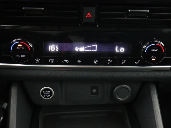 NISSAN Qashqai (2023) — foto 17 van 27