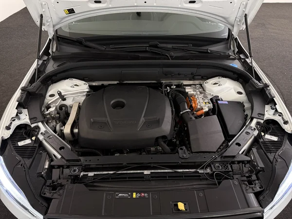 VOLVO XC60 (2024) — foto 6 van 32