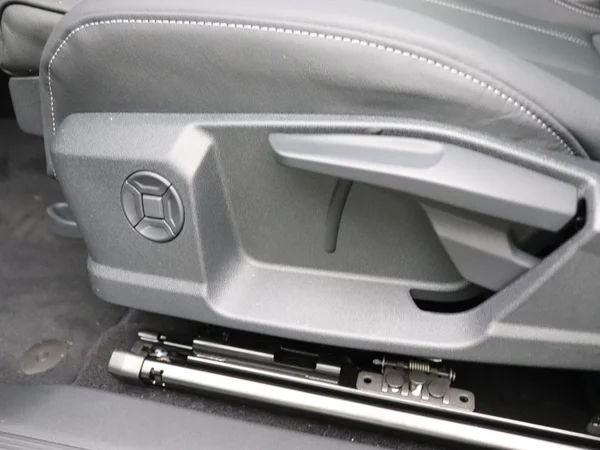AUDI Q4 e-tron (2024) — foto 2 van 25