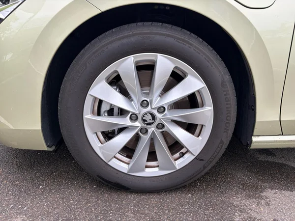 SKODA Superb Combi PHEV (2026) — foto 11 van 24