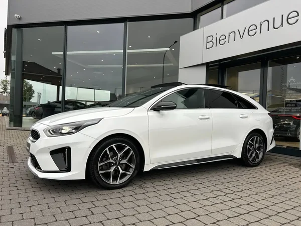 Kia Proceed (2019) — foto 16 van 27